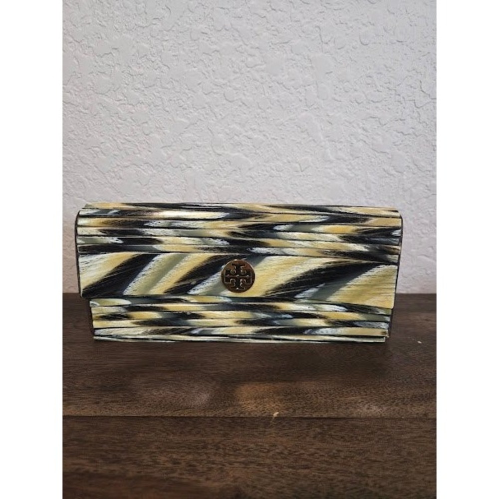 Tory Burch Kerry Resin Clutch - Picture 1 of 13